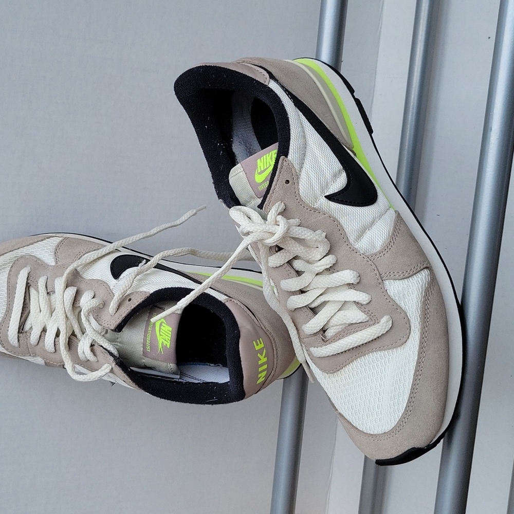 NIKE INTERNATIONALIST SNEAKERS  US SIZE 10 - Picture 6 of 9